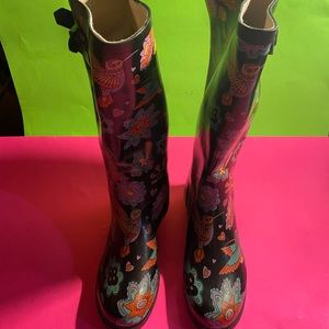 Carrini Women’s Tall Wide Calf All Rubber Slip-on Rain Boot. Nice…